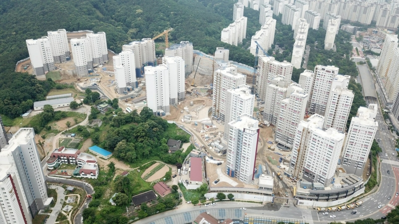 성복역 롯데캐슬 파크나인2차 현장공사 중 토공 및 흙막이공사