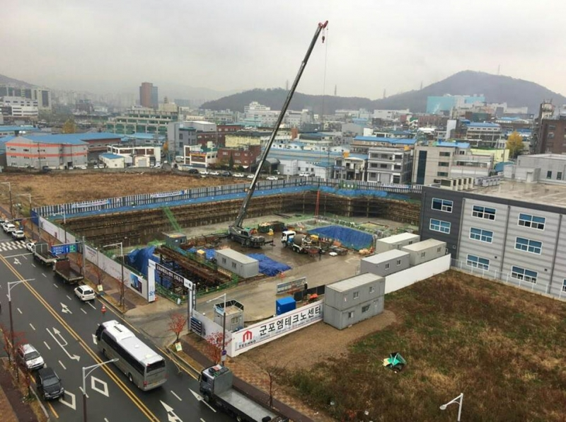 군포 당정동 M-테크노센터 신축공사 중 토공사﻿
